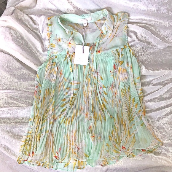 NWT. Lauren Conrad top - Picture 3 of 5